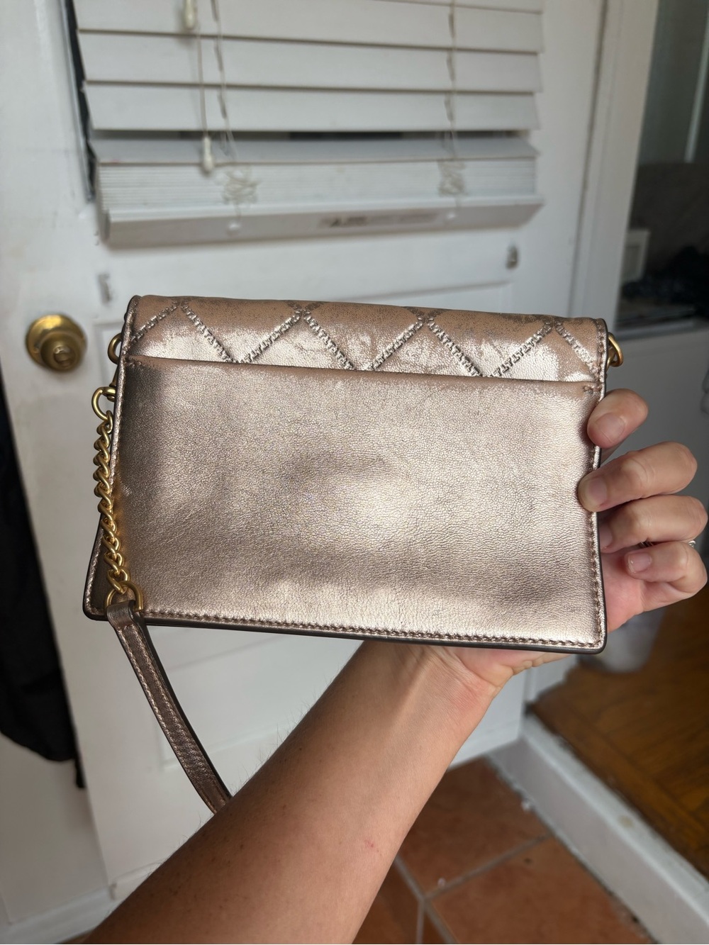 Tory Burch small Metallic Rose gold Crossbody bag with Gold-Tone Logo - used - Picture 4 of 7